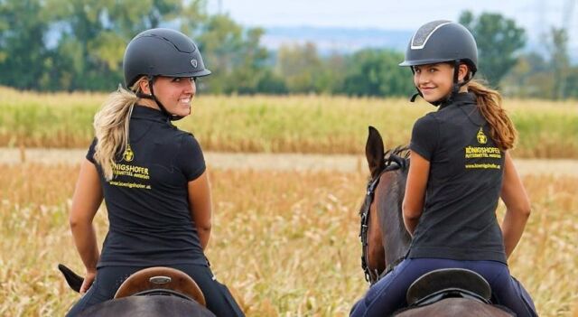 Wir wünschen euch allen einen schönen und erholsamen 𝑵𝒂𝒕𝒊𝒐𝒏𝒂𝒍𝒇𝒆𝒊𝒆𝒓𝒕𝒂𝒈 🇦🇹🤗🍂
.
.
.
.
.
.
#nationalfeiertag #österreich #austria #horsesofinstagram #equestrian #equitation #dressagehorses #showjumpers #oneteamonevision #teamworkmakesthedreamwork #sportpferdeteamroubal